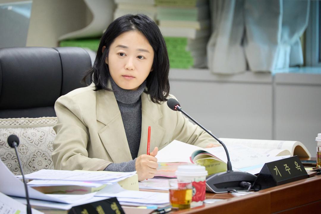 '상임위원회별 제2차 회의(제297회 제2차 정례회)' 게시글의 사진(31) '20251202 상임위위원회별 제2차 회의(제297회 제2차 정례회)-066.jpg'