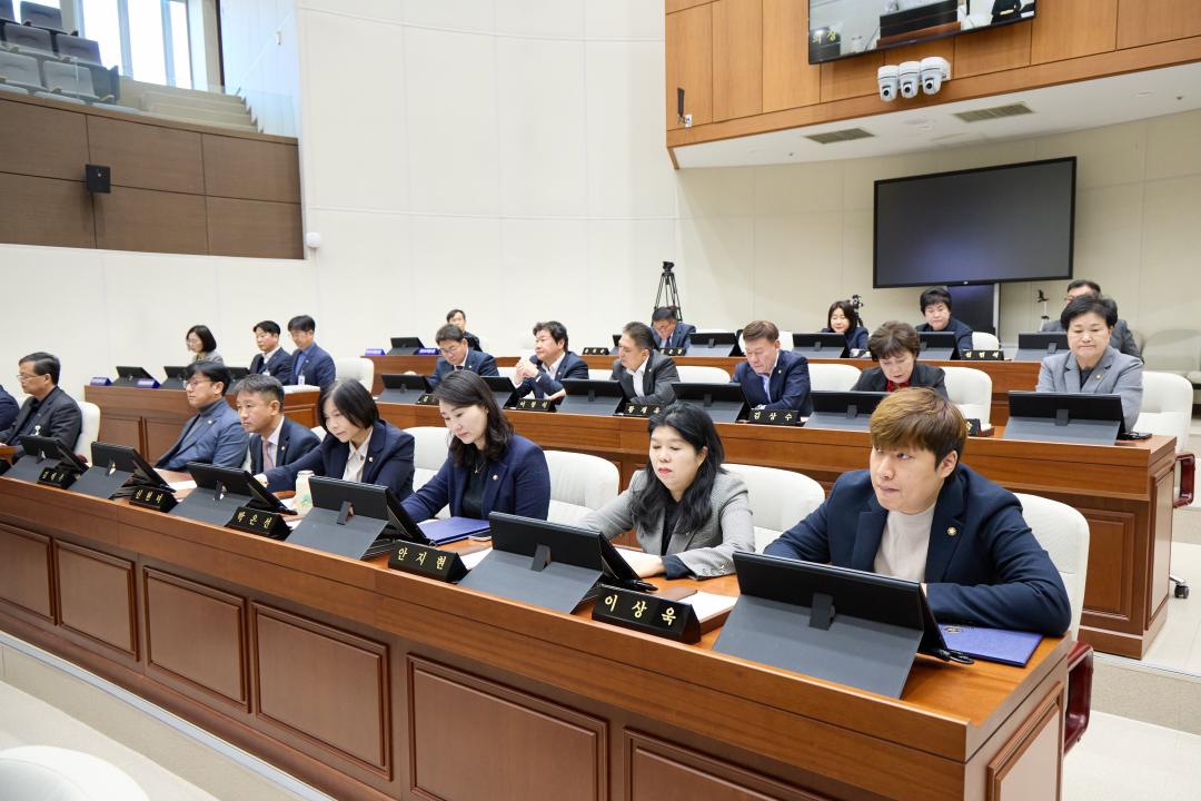 '제297회 제2차 정례회 제2차 본회의' 게시글의 사진(6) '20251114 제297회 제2차 정례회 제2차 본회의-19.jpg'