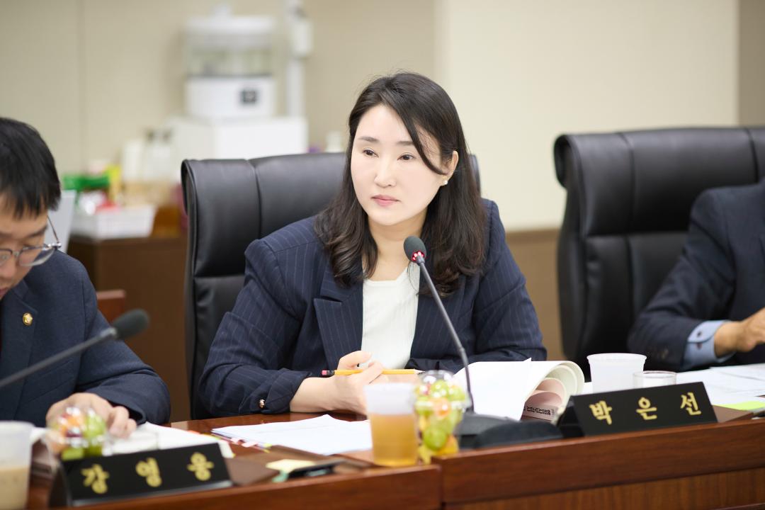 '행정사무감사 8일차 (제297회 제2차 정례회)' 게시글의 사진(99) '20251124 행정사무감사 8일차 (제297회 제2차 정례회)-076.jpg'