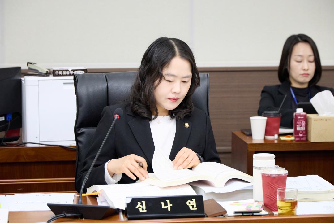 '상임위원회별 제2차 회의(제297회 제2차 정례회)' 게시글의 사진(14) '20251202 상임위위원회별 제2차 회의(제297회 제2차 정례회)-024.jpg'