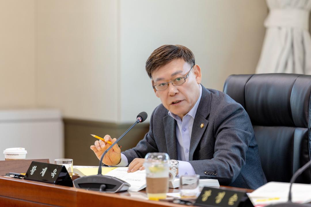 '상임위위원회별 제2차 회의( 제302회 임시회 )' 게시글의 사진(54) '20260408 제302회 임시회 상임위원회 회의 (26).jpg'