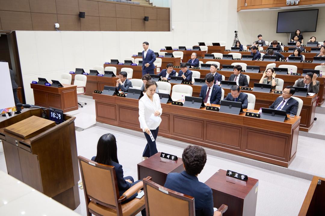 '제304회 임시회 제1차 본회의' 게시글의 사진(47) '20260701 제304회 임시회 제1차 본회의-132.jpg'