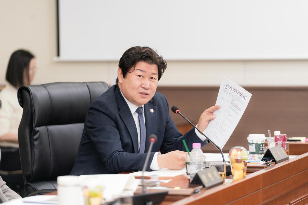 '행정사무감사 5일차 (제297회 제2차 정례회)' 게시글의 사진(10) '20251121 행정사무감사 5일차 (제297회 제2차 정례회) N_-132.JPG'