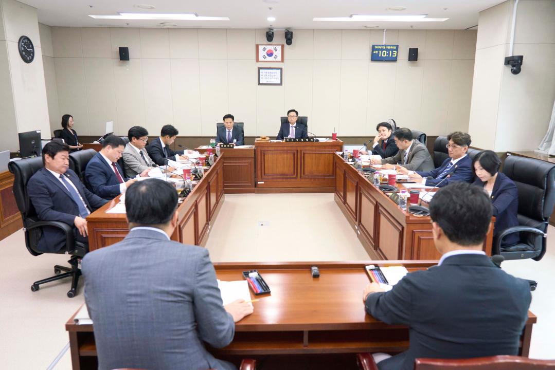 '상임위위원회별 제1차 회의(제305회 임시회 )' 게시글의 사진(4) '20260723 상임위위원회별 제1차 회의(제305회 임시회 )-61.jpg'