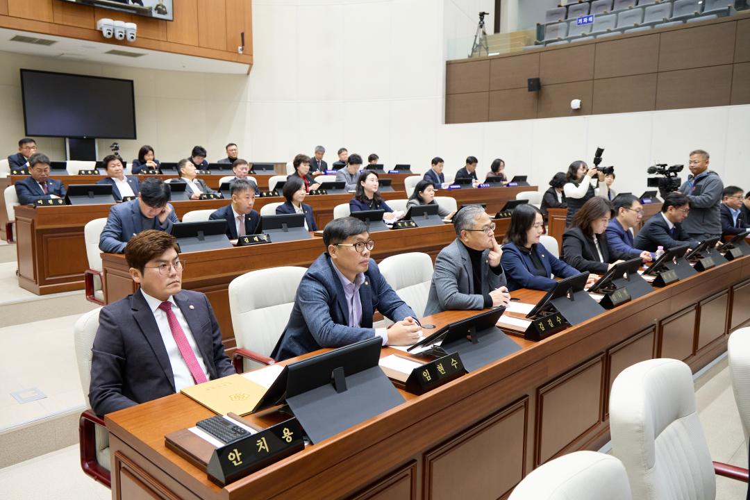 '제297회 제2차 정례회 제2차 본회의' 게시글의 사진(10) '20251114 제297회 제2차 정례회 제2차 본회의-14.jpg'