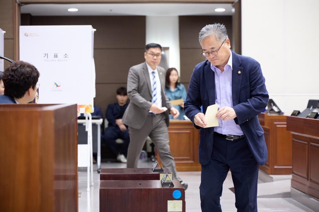 '제304회 임시회 제1차 본회의' 게시글의 사진(43) '20260701 제304회 임시회 제1차 본회의-049.jpg'