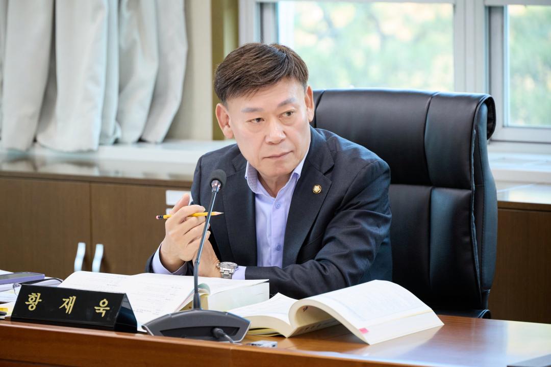 '상임위원회별 제2차 회의(제297회 제2차 정례회)' 게시글의 사진(42) '20251202 상임위위원회별 제2차 회의(제297회 제2차 정례회)-090.jpg'