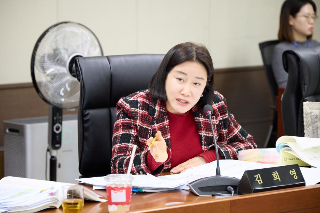 '상임위원회별 제2차 회의(제297회 제2차 정례회)' 게시글의 사진(35) '20251202 상임위위원회별 제2차 회의(제297회 제2차 정례회)-077.jpg'