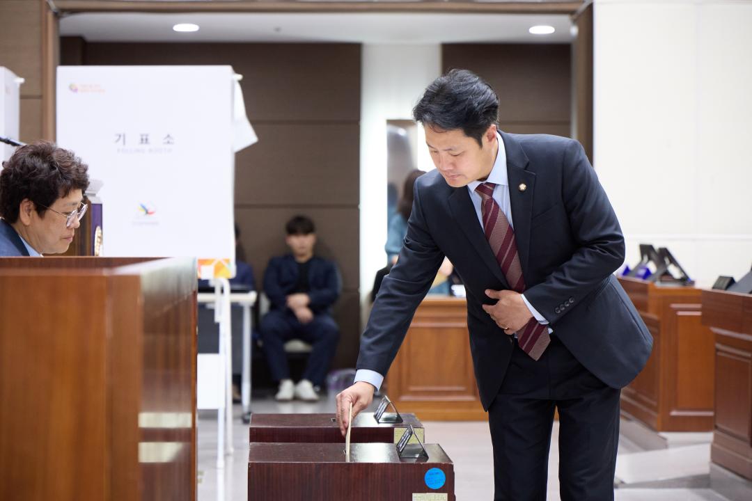 '제304회 임시회 제1차 본회의' 게시글의 사진(61) '20260701 제304회 임시회 제1차 본회의-089.jpg'