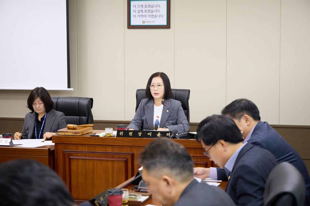 '행정사무감사 8일차 (제297회 제2차 정례회)' 게시글의 사진(8) '20251124 행정사무감사 8일차 (제297회 제2차 정례회)-011.jpg'