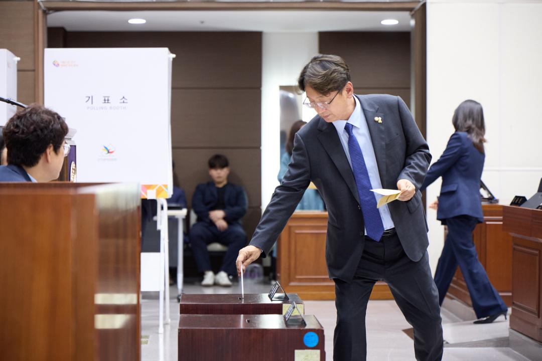 '제304회 임시회 제1차 본회의' 게시글의 사진(54) '20260701 제304회 임시회 제1차 본회의-070.jpg'