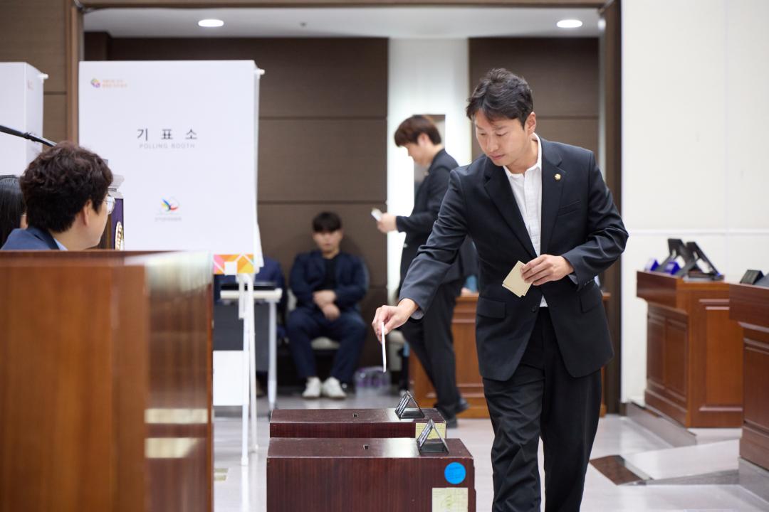'제304회 임시회 제1차 본회의' 게시글의 사진(56) '20260701 제304회 임시회 제1차 본회의-074.jpg'