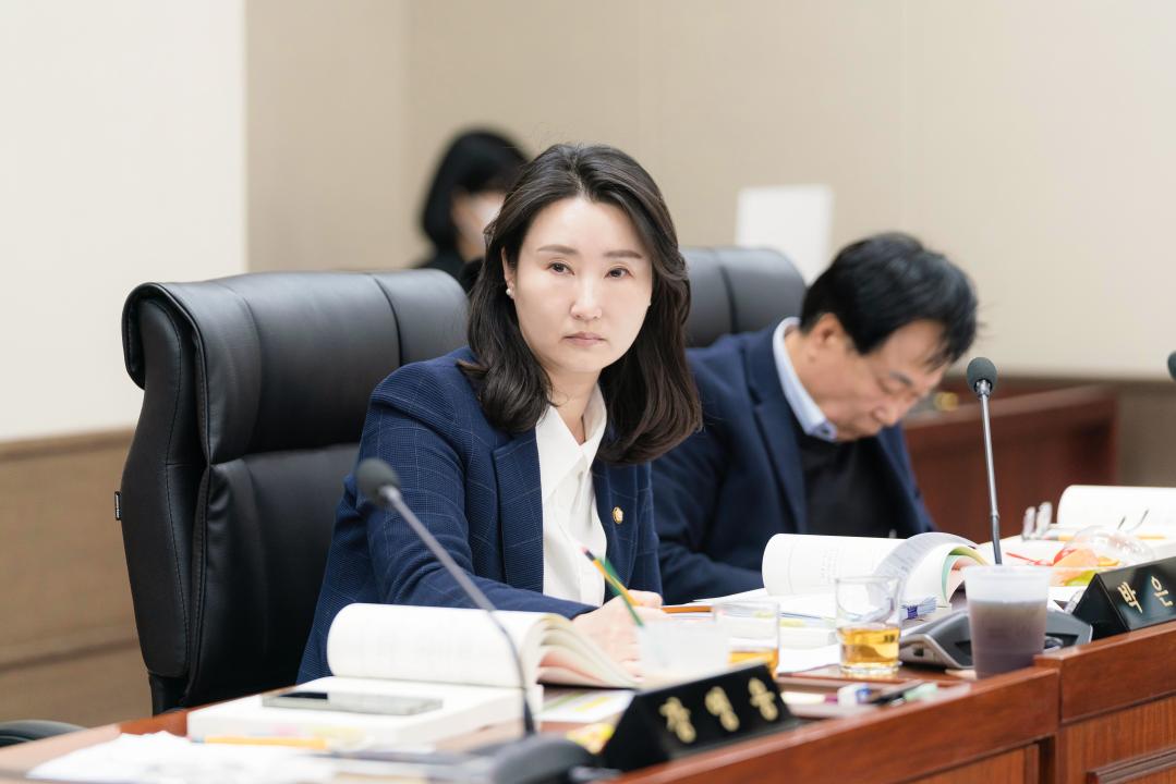 '행정사무감사 1일차 (제297회 제2차 정례회)' 게시글의 사진(68) '20251117 행정사무감사 1일차 (제297회 제2차 정례회) N (33).JPG'