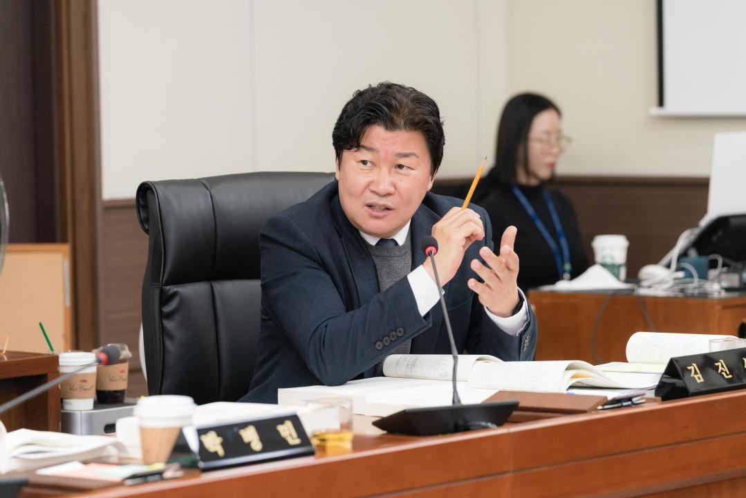 '행정사무감사 8일차 (제297회 제2차 정례회)' 게시글의 사진(36) '20251124 행정사무감사 8일차 (제297회 제2차 정례회) N-125.JPG'