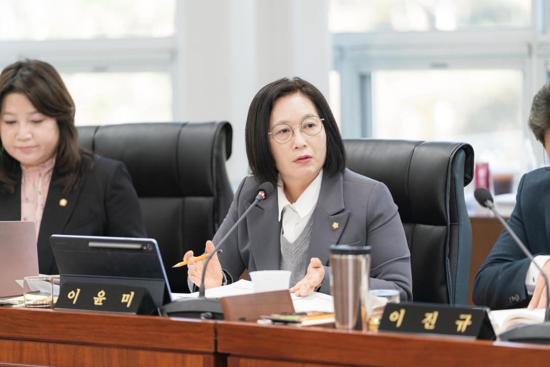 '행정사무감사 1일차 (제297회 제2차 정례회)' 게시글의 사진(79) '20251117 행정사무감사 1일차 (제297회 제2차 정례회) N (102).JPG'