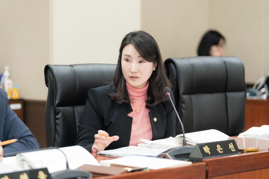 '상임위원회별 제2차 회의(제297회 제2차 정례회)' 게시글의 사진(52) '20251202 제2차 상임위 회의 (제297회 제2차 정례회) N-76.JPG'