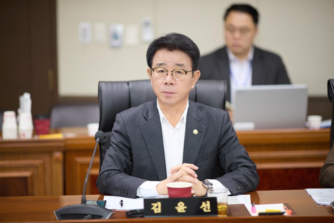 '행정사무감사 8일차 (제297회 제2차 정례회)' 게시글의 사진(17) '20251124 행정사무감사 8일차 (제297회 제2차 정례회)-026.jpg'