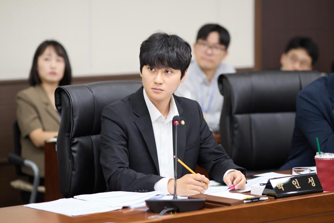 '상임위위원회별 제1차 회의(제305회 임시회 )' 게시글의 사진(12) '20260723 상임위위원회별 제1차 회의(제305회 임시회 )-17.jpg'