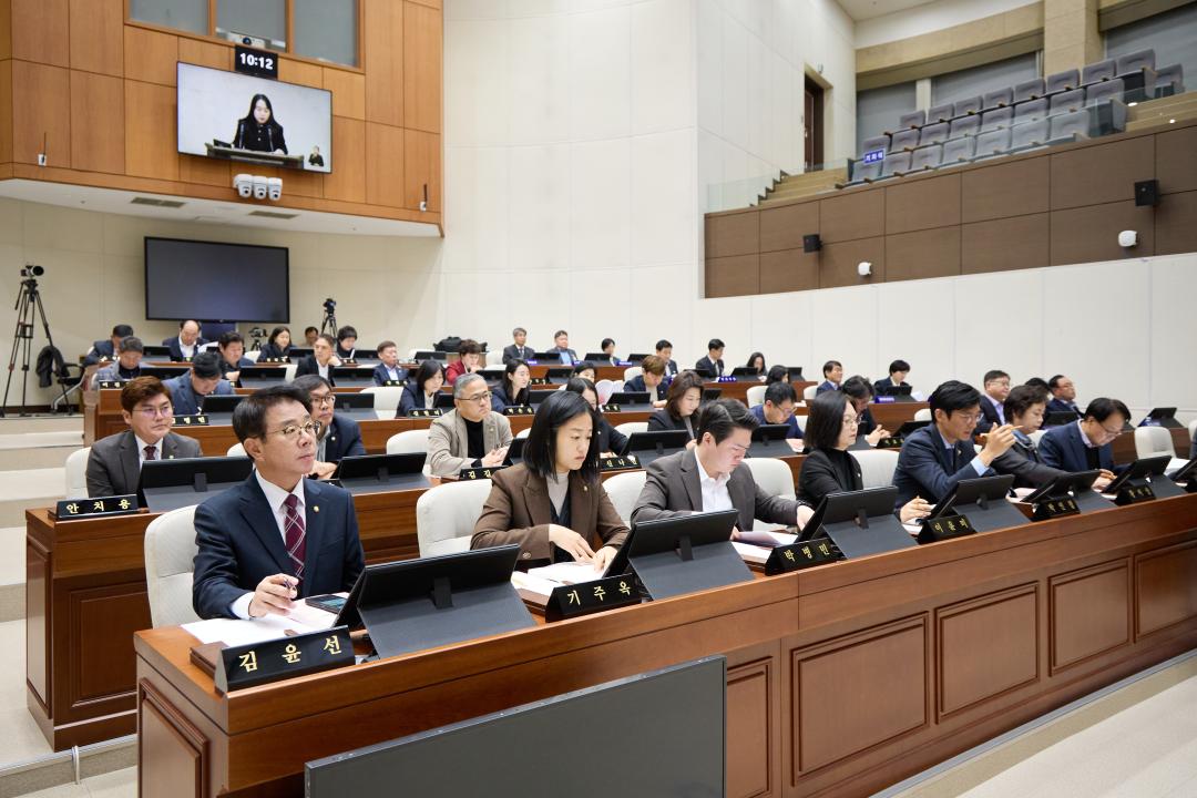 '제297회 제2차 정례회 제1차 본회의' 게시글의 사진(6) '20251110 제297회 제2차 정례회 제1차 본회의-07.jpg'