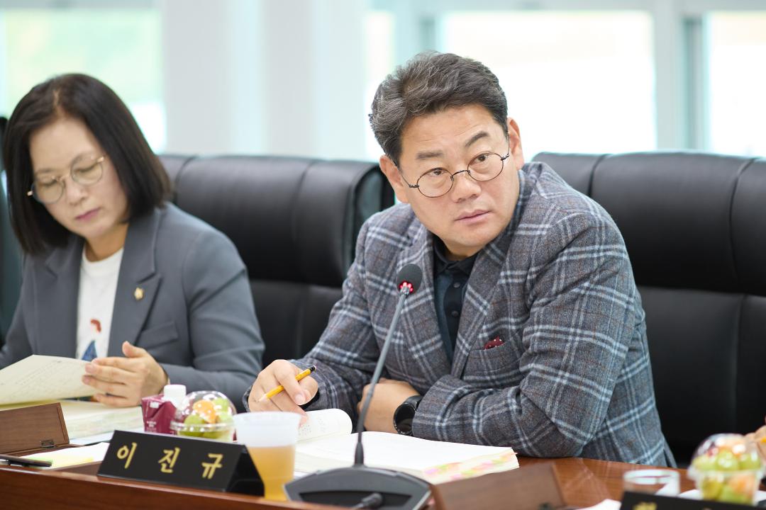 '행정사무감사 8일차 (제297회 제2차 정례회)' 게시글의 사진(110) '20251124 행정사무감사 8일차 (제297회 제2차 정례회)-096.jpg'