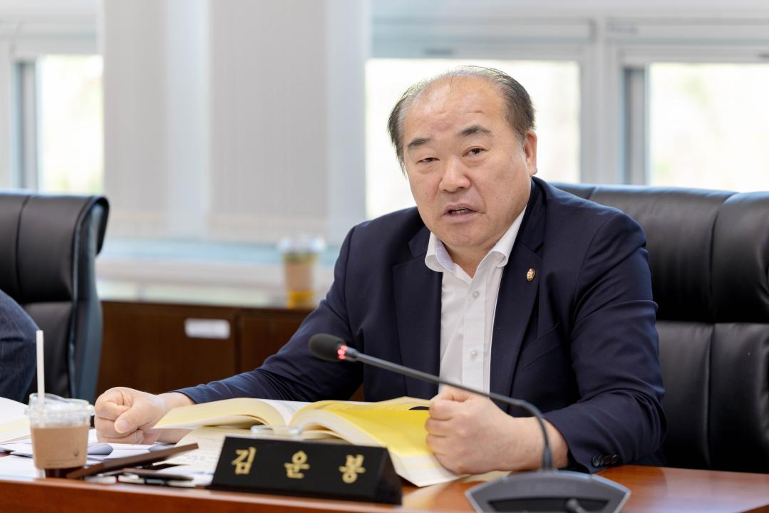 '상임위위원회별 제2차 회의( 제302회 임시회 )' 게시글의 사진(63) '20260408 제302회 임시회 상임위원회 회의 (27).jpg'