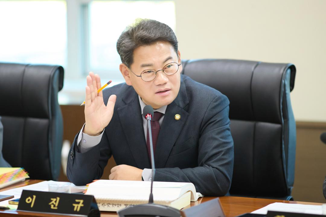 '상임위위원회별 제2차 회의( 제302회 임시회 )' 게시글의 사진(23) '20260408 상임위위원회별 제2차 회의 ( 제302회 임시회 )-058.jpg'