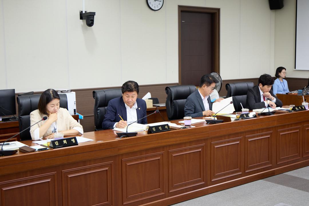 '예산결산특별위원회(제303회 임시회)' 게시글의 사진(5) '20260629 제303회 임시회 제1차 본회의-14.jpg'