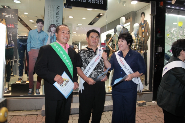 '청소년 보호 및 학교폭력예방 캠페인 행사' 게시글의 사진(6) '000000003337_1347017916_0.jpg'
