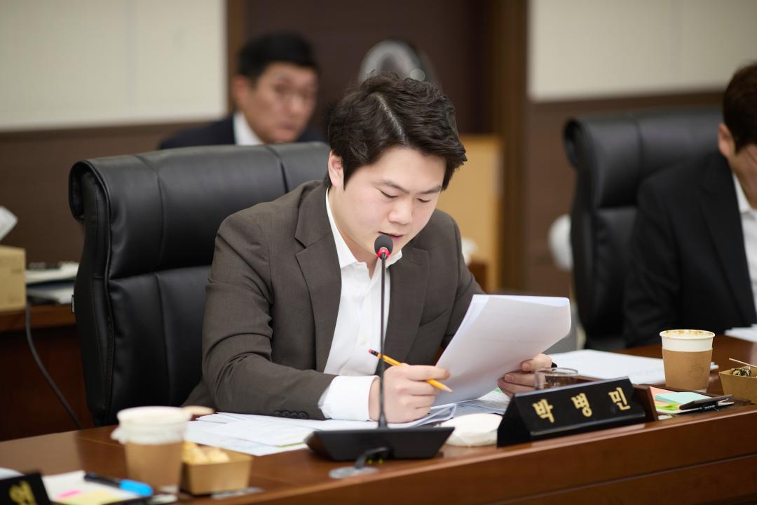 '상임위위원회별 제1차 회의 ( 제300회 임시회 )' 게시글의 사진(14) '20260210 상임위원회별 제1차 회의(제300회 임시회)-30.jpg'