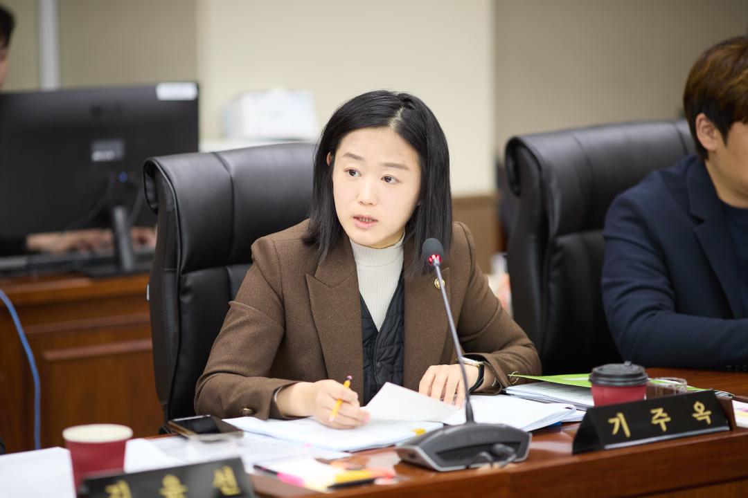 '행정사무감사 8일차 (제297회 제2차 정례회)' 게시글의 사진(14) '20251124 행정사무감사 8일차 (제297회 제2차 정례회)-022.jpg'