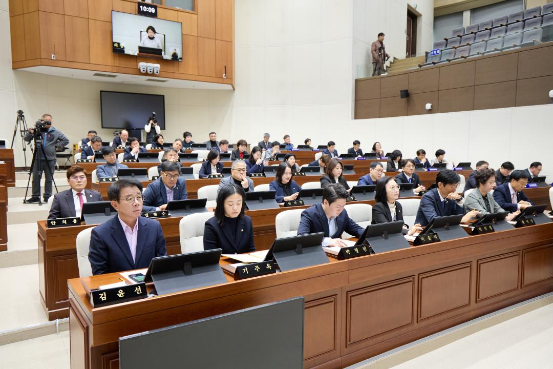 '제297회 제2차 정례회 제2차 본회의' 게시글의 사진(9) '20251114 제297회 제2차 정례회 제2차 본회의-20.jpg'