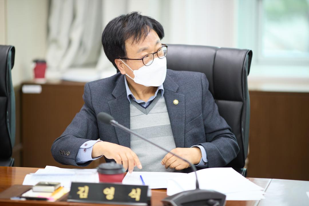 '행정사무감사 8일차 (제297회 제2차 정례회)' 게시글의 사진(22) '20251124 행정사무감사 8일차 (제297회 제2차 정례회)-033.jpg'