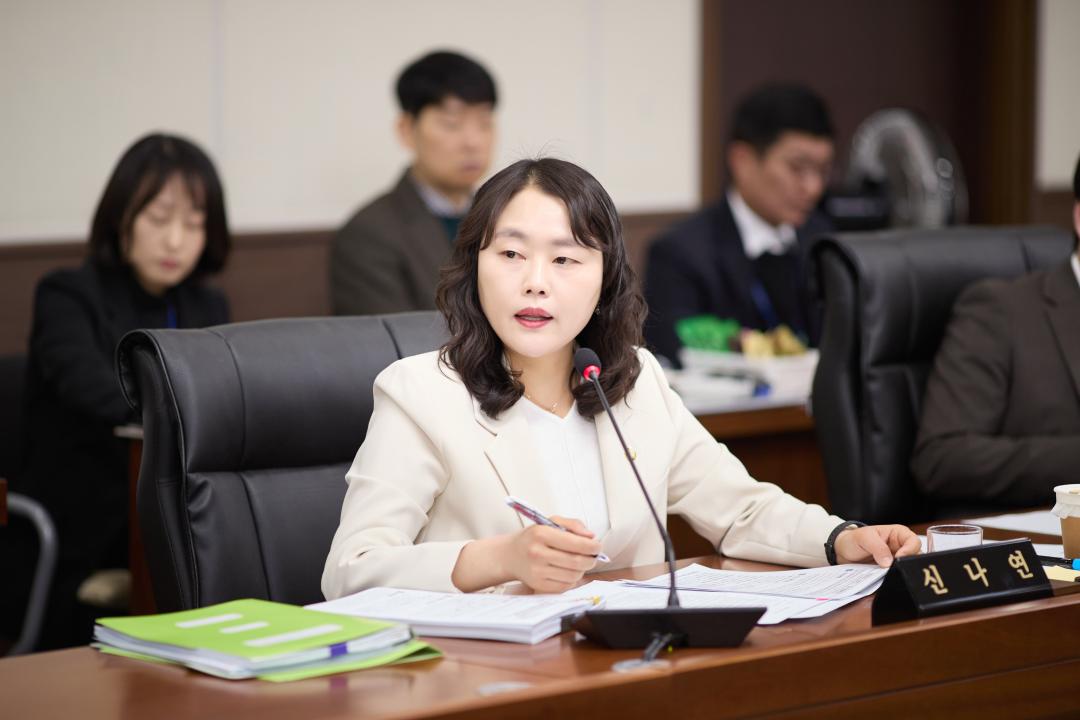 '상임위위원회별 제1차 회의 ( 제300회 임시회 )' 게시글의 사진(11) '20260210 상임위원회별 제1차 회의(제300회 임시회)-24.jpg'