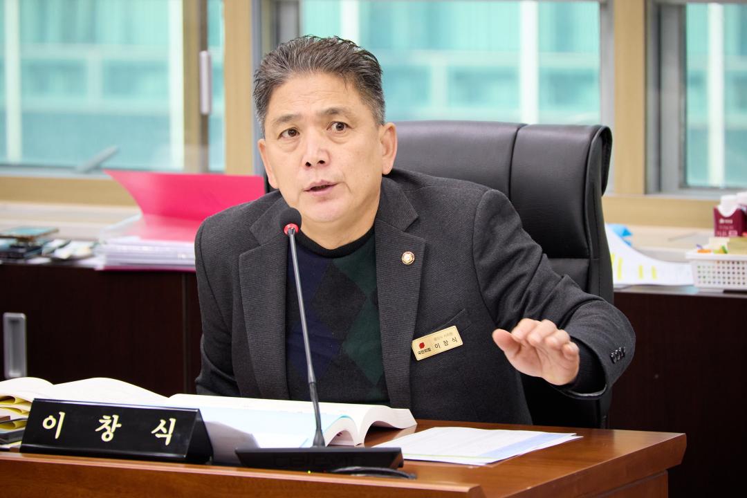 '상임위원회별 제2차 회의(제297회 제2차 정례회)' 게시글의 사진(26) '20251202 상임위위원회별 제2차 회의(제297회 제2차 정례회)-055.jpg'