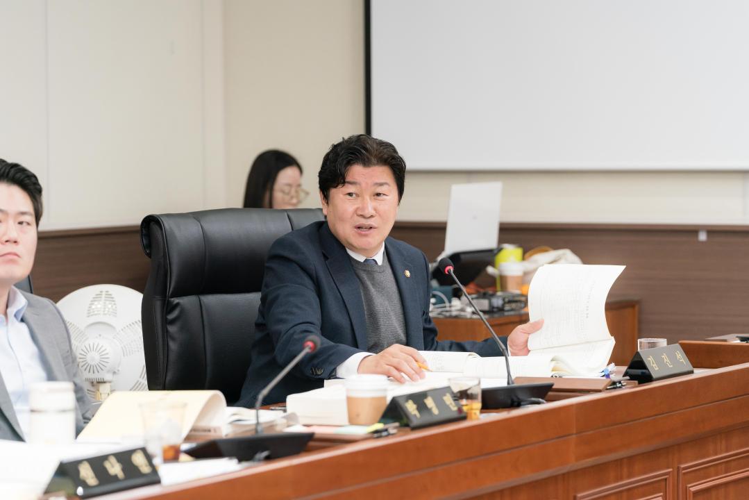 '행정사무감사 8일차 (제297회 제2차 정례회)' 게시글의 사진(35) '20251124 행정사무감사 8일차 (제297회 제2차 정례회) N-127.JPG'