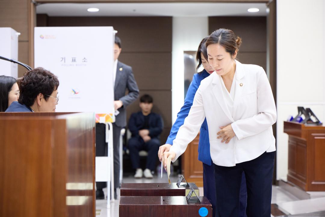 '제304회 임시회 제1차 본회의' 게시글의 사진(46) '20260701 제304회 임시회 제1차 본회의-055.jpg'