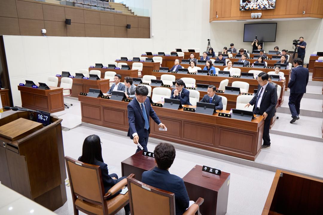 '제304회 임시회 제1차 본회의' 게시글의 사진(40) '20260701 제304회 임시회 제1차 본회의-125.jpg'