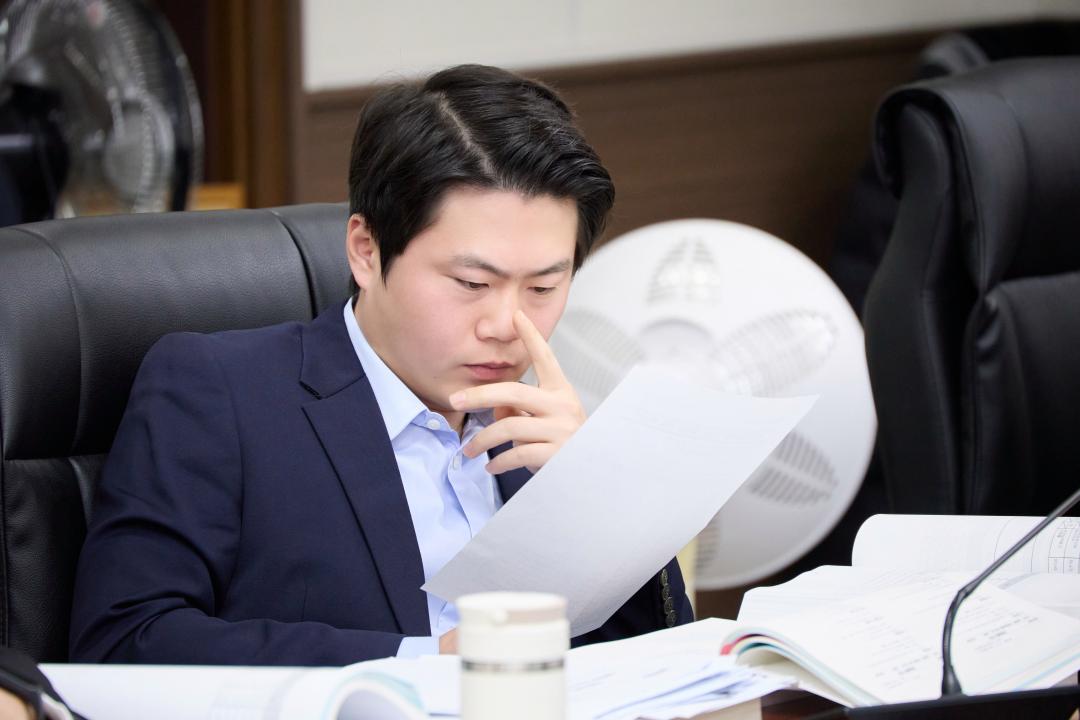 '상임위원회별 제2차 회의(제297회 제2차 정례회)' 게시글의 사진(13) '20251202 상임위위원회별 제2차 회의(제297회 제2차 정례회)-021.jpg'