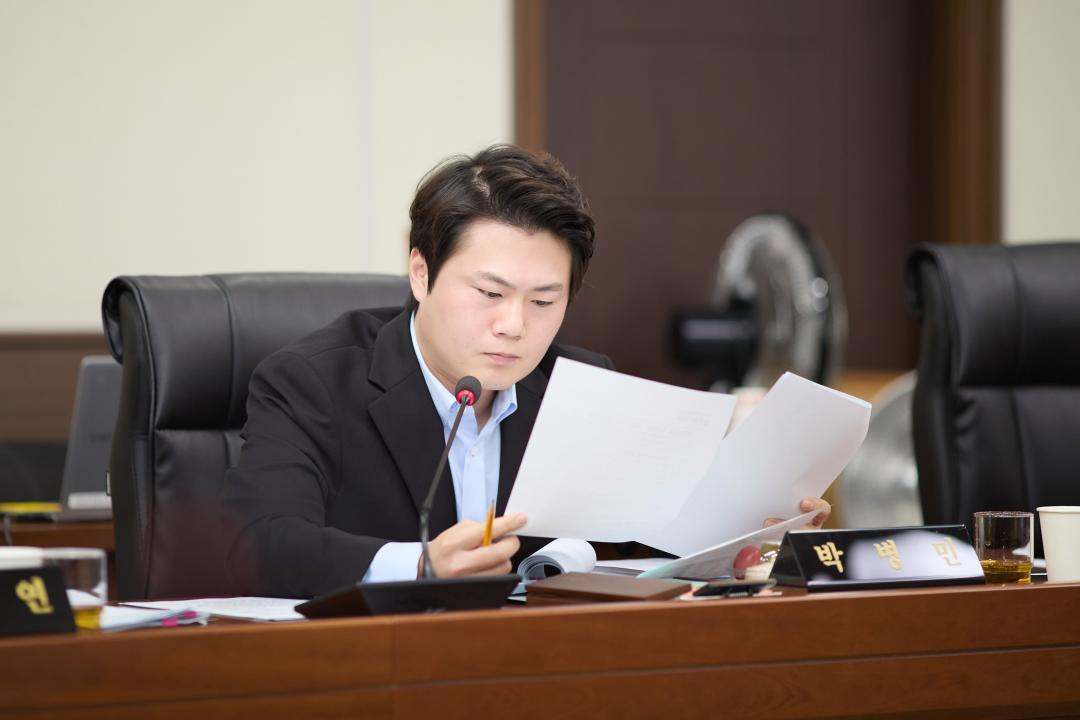 '상임위위원회별 제1차 회의(제296회 임시회)' 게시글의 사진(12) '20251023 상임위위원회별 제1차 회의(제296회 임시회)-028.jpg'