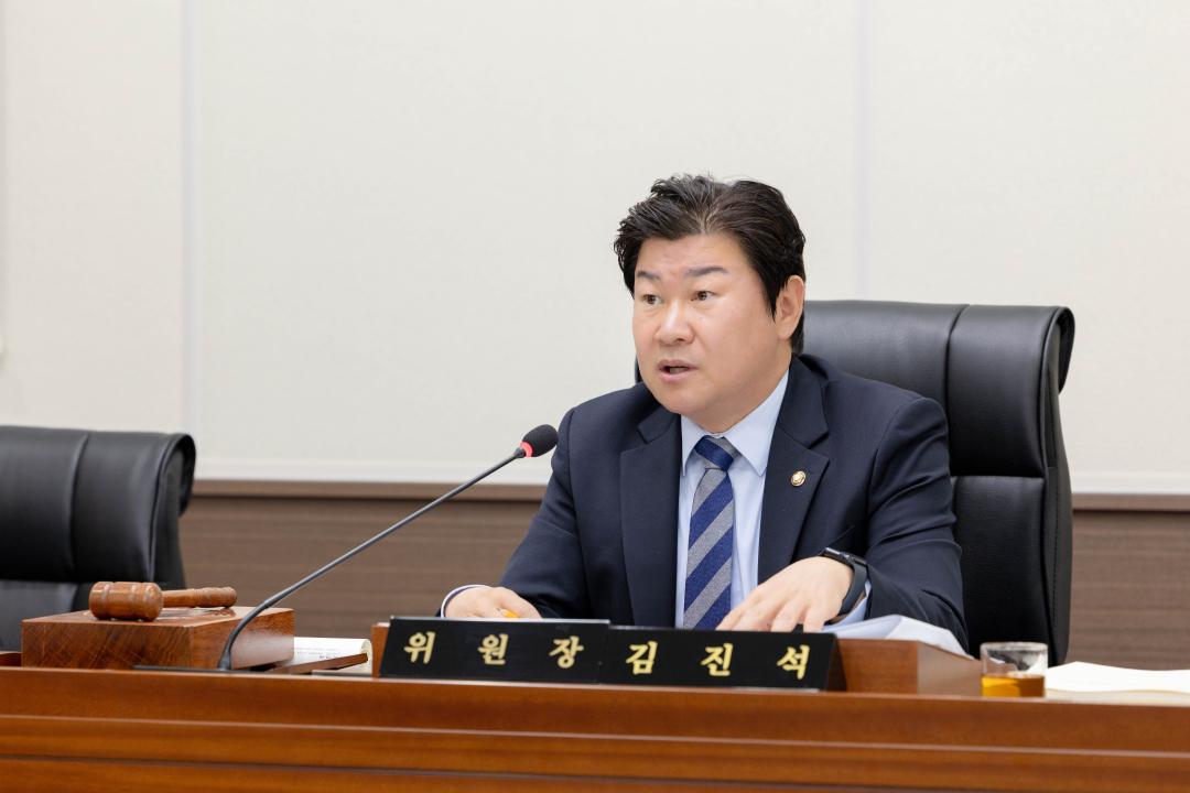 '상임위위원회별 제2차 회의( 제302회 임시회 )' 게시글의 사진(45) '20260408 제302회 임시회 상임위원회 회의 (2).jpg'