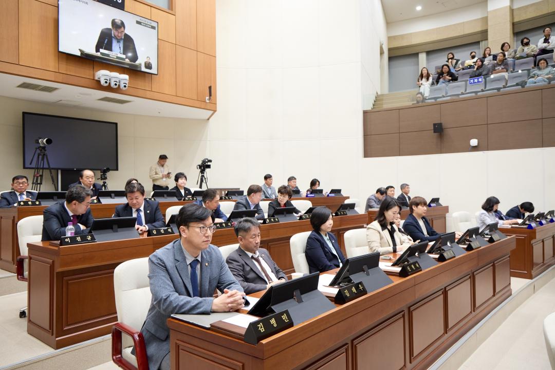 '제302회 임시회 제3차 본회의' 게시글의 사진(41) '20260415 제302회 임시회 제3차 본회의-056.jpg'