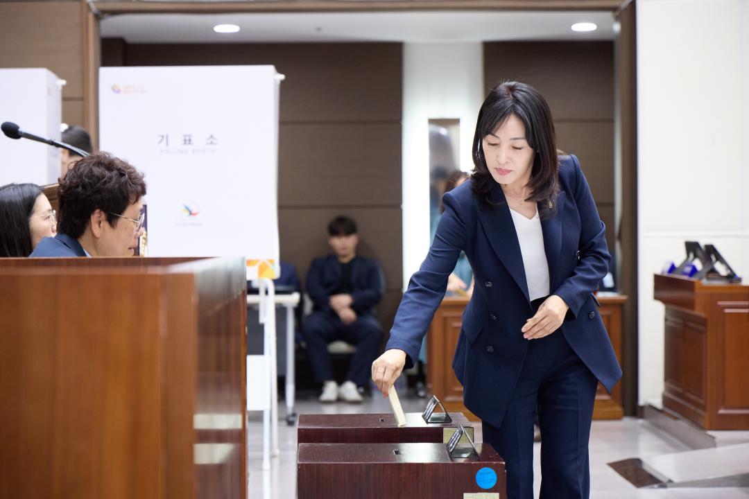 '제304회 임시회 제1차 본회의' 게시글의 사진(57) '20260701 제304회 임시회 제1차 본회의-077.jpg'