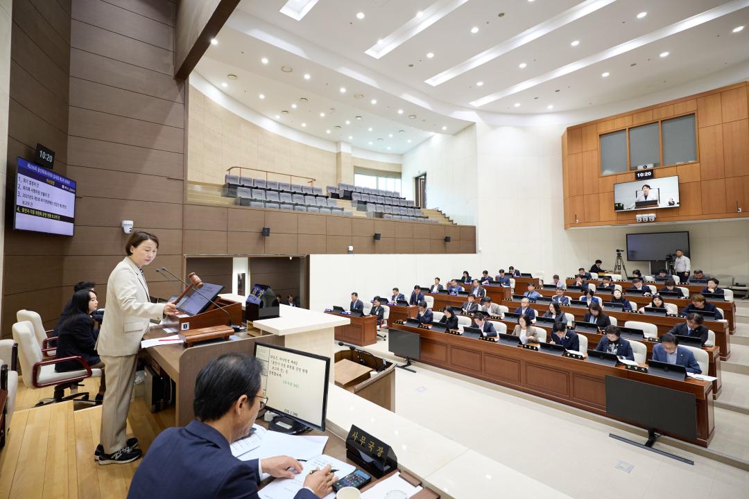 '제296회 임시회 제1차 본회의' 게시글의 사진(2) '20251020 제296회 임시회 제1차 본회의-03.jpg'