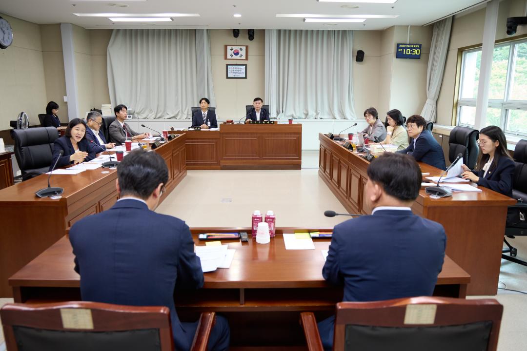'상임위위원회별 제1차 회의(제305회 임시회 )' 게시글의 사진(31) '20260723 상임위위원회별 제1차 회의(제305회 임시회 )-52.jpg'