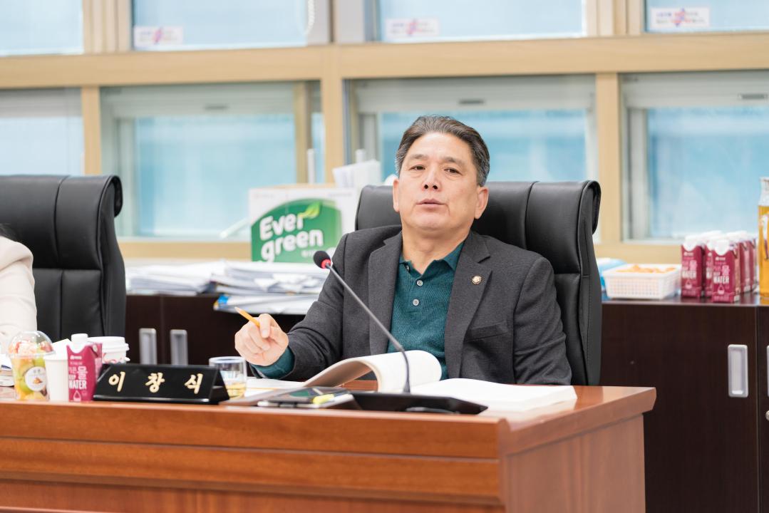 '행정사무감사 5일차 (제297회 제2차 정례회)' 게시글의 사진(32) '20251121 행정사무감사 5일차 (제297회 제2차 정례회) N_-121.JPG'