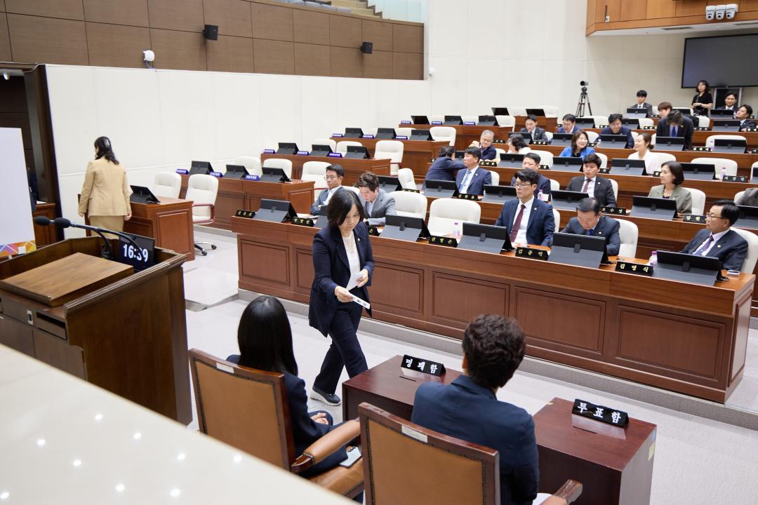 '제304회 임시회 제1차 본회의' 게시글의 사진(55) '20260701 제304회 임시회 제1차 본회의-142.jpg'