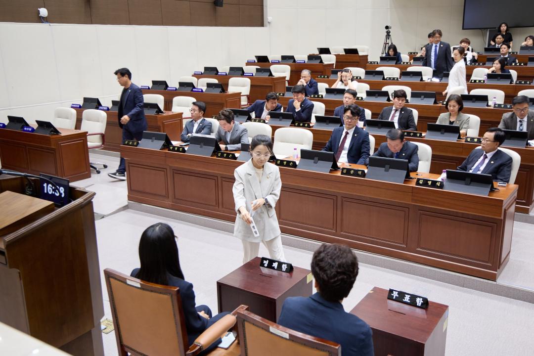 '제304회 임시회 제1차 본회의' 게시글의 사진(50) '20260701 제304회 임시회 제1차 본회의-136.jpg'