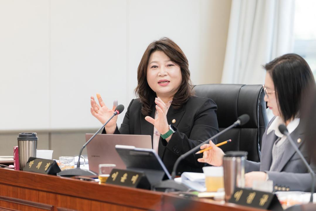 '행정사무감사 1일차 (제297회 제2차 정례회)' 게시글의 사진(73) '20251117 행정사무감사 1일차 (제297회 제2차 정례회) N (38).JPG'