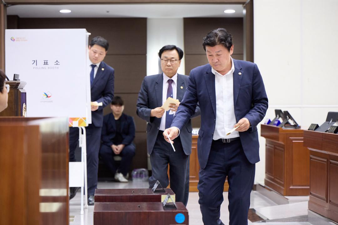 '제304회 임시회 제1차 본회의' 게시글의 사진(37) '20260701 제304회 임시회 제1차 본회의-035.jpg'