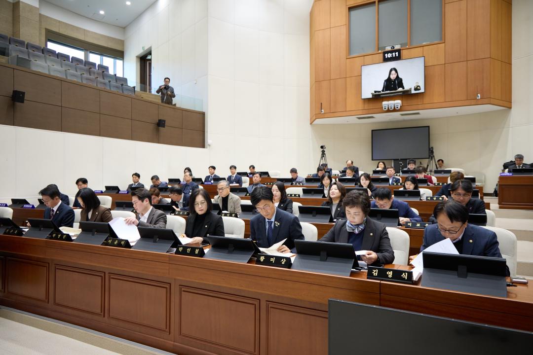 '제297회 제2차 정례회 제1차 본회의' 게시글의 사진(5) '20251110 제297회 제2차 정례회 제1차 본회의-06.jpg'